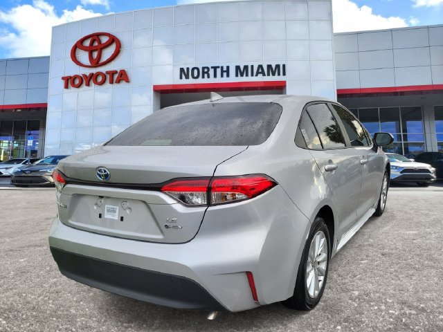 Used 2025 Toyota Corolla LE w/ LE Premium Package FWD image 4