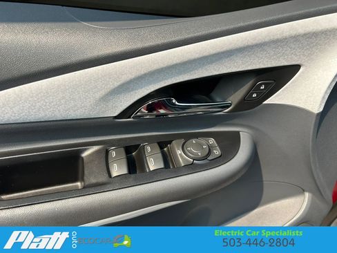 Used 2018 Chevrolet Bolt LT FWD image 20