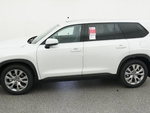 New 2026 Toyota Grand Highlander FWD image 3