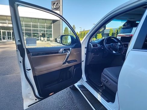 Certified 2022 Lexus GX 460 Premium w/ Premium Package AWD/4WD image 10