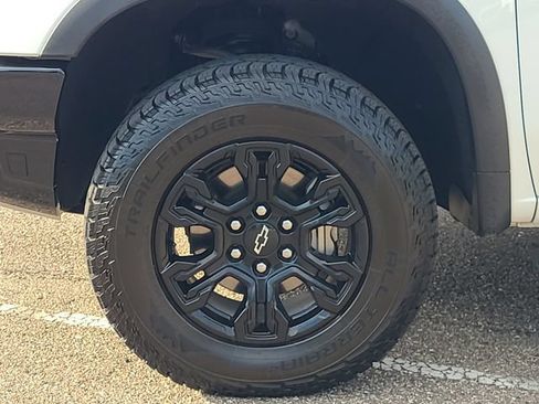 Used 2023 Chevrolet Silverado 1500 ZR2 w/ Technology Package AWD/4WD image 10