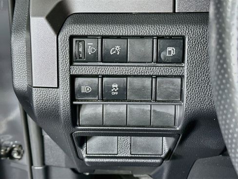 Used 2025 Toyota 4Runner SR5 AWD/4WD image 17