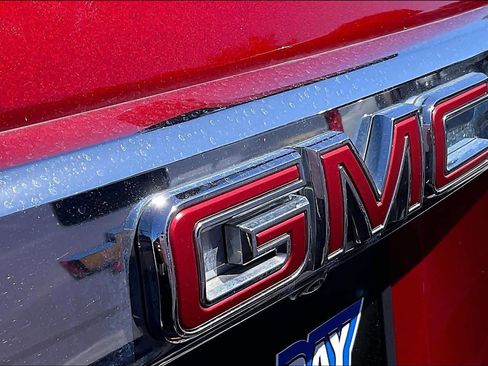 Certified 2023 GMC Acadia SLT w/ Technology Package image 9