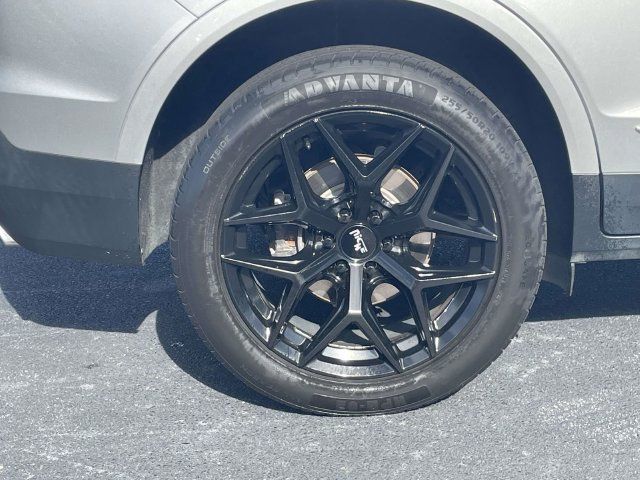 Used 2017 Cadillac XT5 Luxury w/ Driver Awareness Package FWD image 9