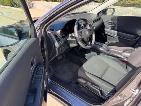 Used 2017 Honda HR-V EX image 8