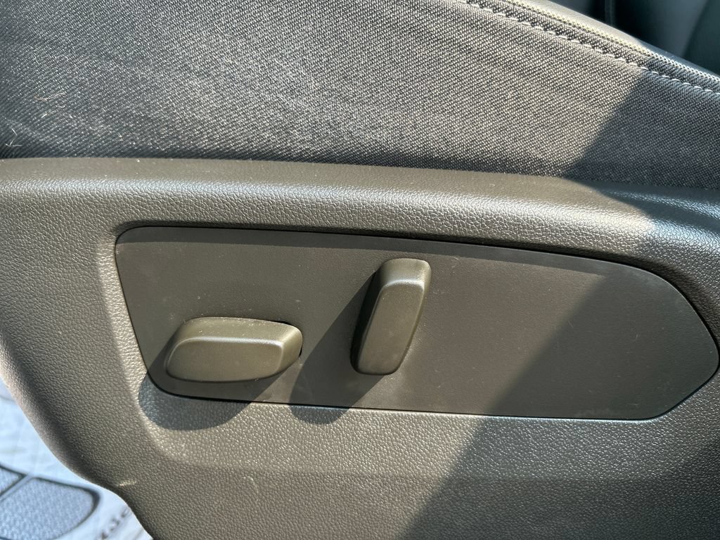Used 2023 Buick Envision Essence FWD image 20