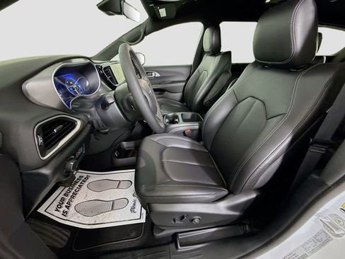 New 2026 Chrysler Voyager LX image 19