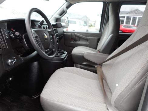 Used 2017 Chevrolet Express 3500 LT w/ LT Preferred Equipment Group image 13