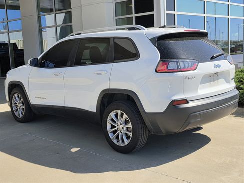 Used 2021 Jeep Cherokee Latitude w/ Mopar Interior Package image 11
