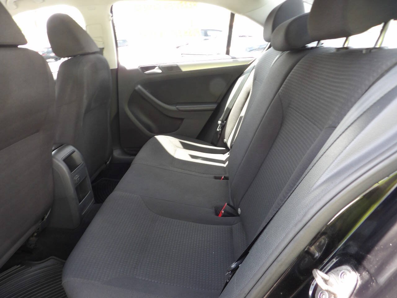 Used 2016 Volkswagen Jetta SE FWD image 9