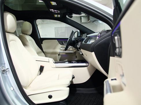 Used 2025 Mercedes-Benz GLA 250 4MATIC image 23