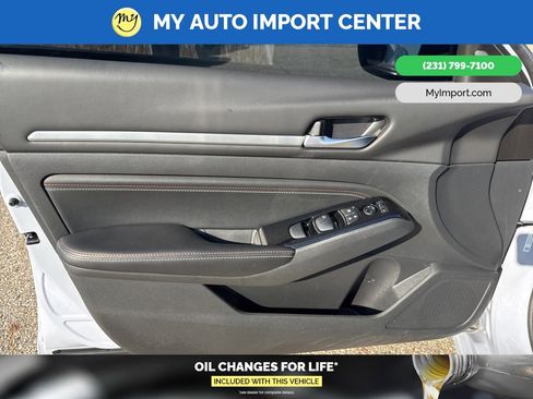 Used 2023 Nissan Altima 2.0 SR image 9