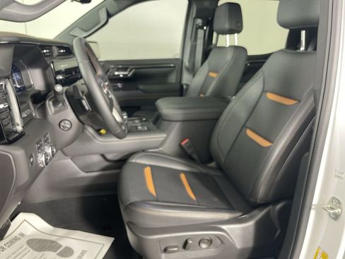 Used 2025 GMC Sierra 1500 AT4 w/ Technology Package image 18