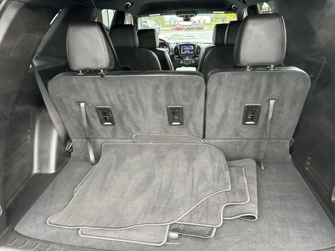 Used 2023 Chevrolet Traverse RS FWD image 23
