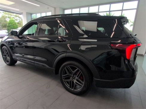 Used 2025 Ford Explorer ST image 10