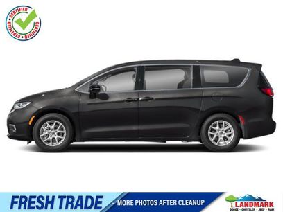Used 2025 Chrysler Pacifica Select