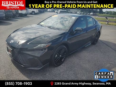Used 2025 Toyota Camry SE FWD image 3