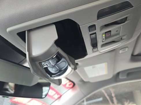 Certified 2024 Toyota Highlander XLE image 44