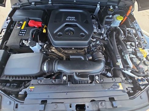 Used 2022 Jeep Wrangler Unlimited Sahara w/ Cold Weather Group image 28