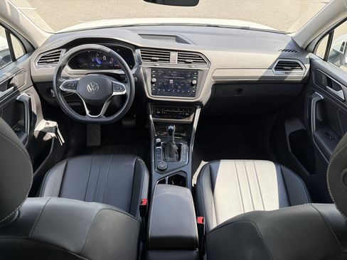 Certified 2024 Volkswagen Tiguan SE AWD/4WD image 23