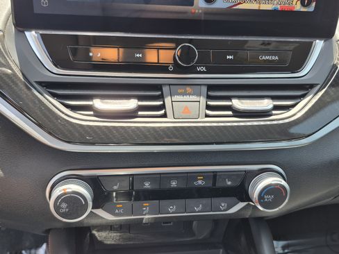 Certified 2024 Nissan Altima 2.5 SR w/ SR Premium Package FWD image 27