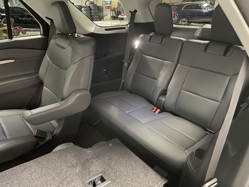 Used 2025 Ford Explorer Active w/ Active Comfort Package image 25