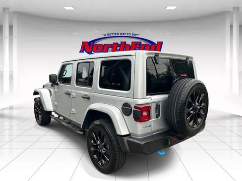 Used 2024 Jeep Wrangler Unlimited Sahara w/ Technology Group AWD/4WD image 5