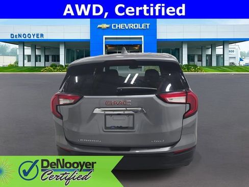 Used 2024 GMC Terrain SLE image 6