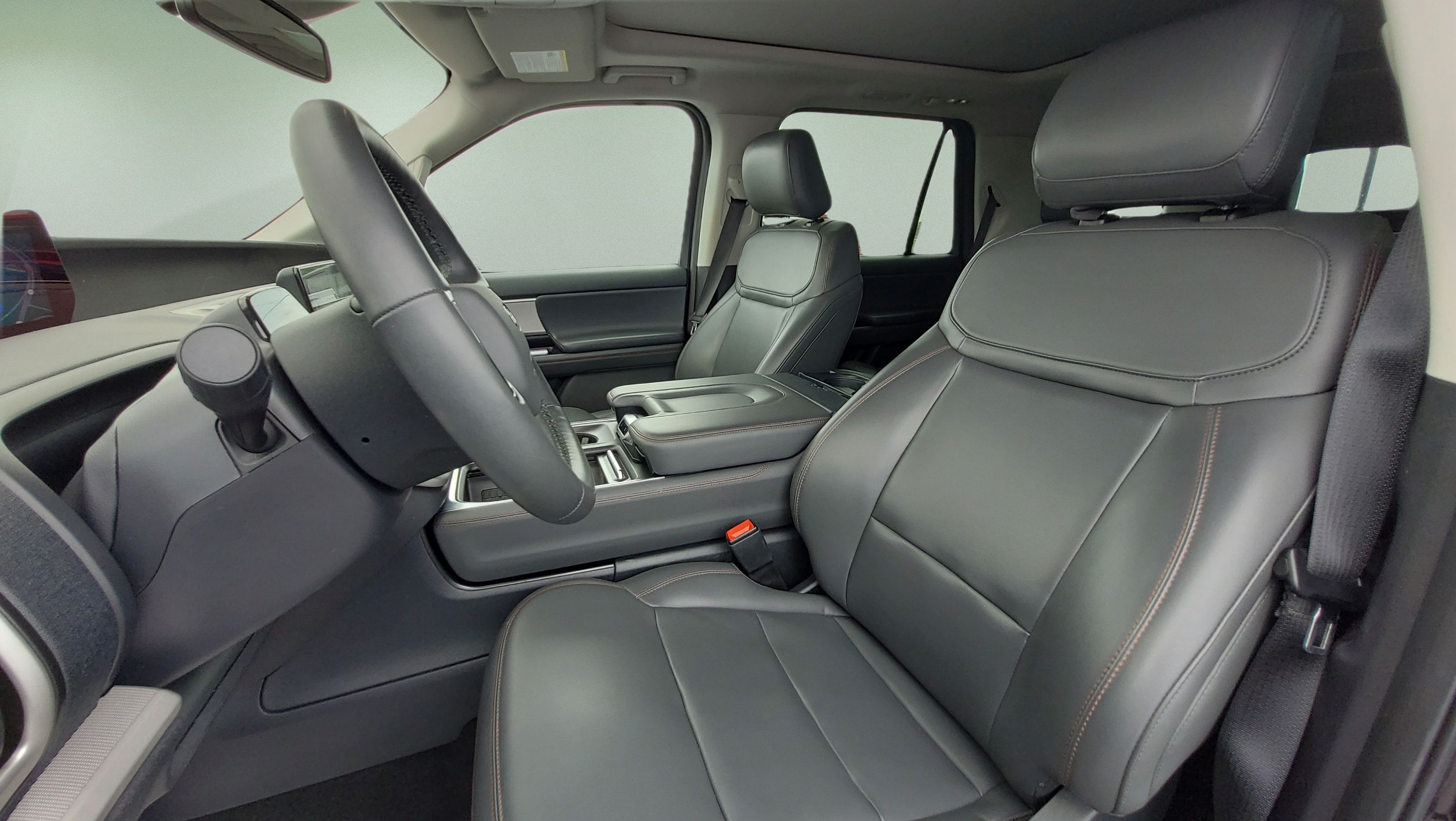 Certified 2025 Ford Expedition Active AWD/4WD image 28