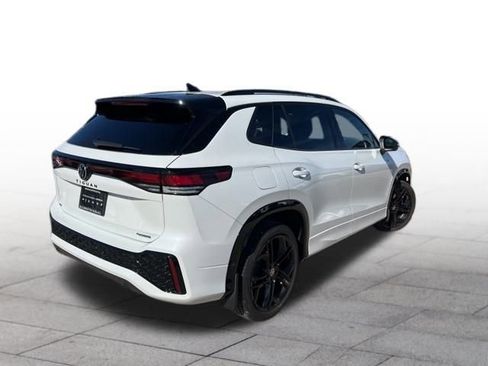 Used 2025 Volkswagen Tiguan SE R-Line image 6