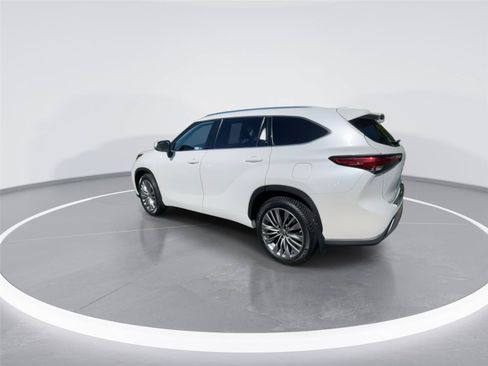 Used 2021 Toyota Highlander Platinum AWD/4WD image 6