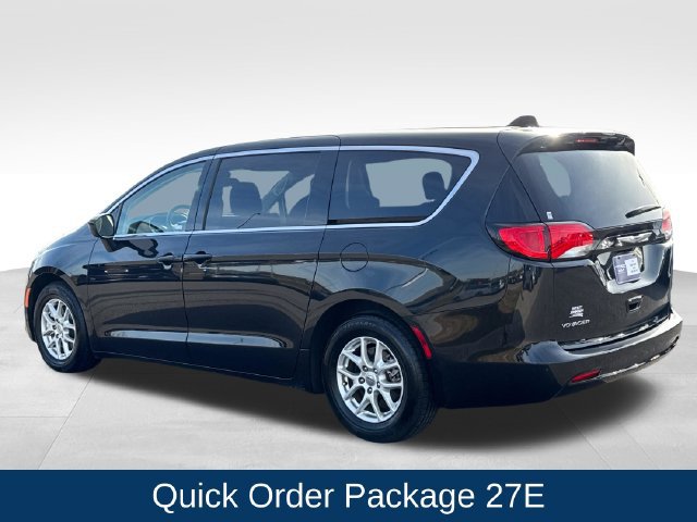 Used 2023 Chrysler Voyager LX FWD image 3