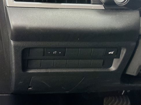 Used 2025 Mitsubishi Outlander SE AWD/4WD image 17