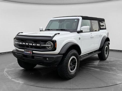 Used 2022 Ford Bronco Outer Banks w/ Sasquatch Package AWD/4WD image 7