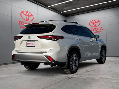 Used 2023 Toyota Highlander Platinum image 9