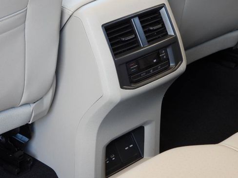 Used 2023 Volkswagen Atlas SE w/ Technology Package w/ Panoramic Sunroof Package image 46