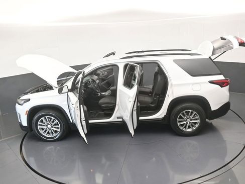 Used 2023 Chevrolet Traverse LT image 69