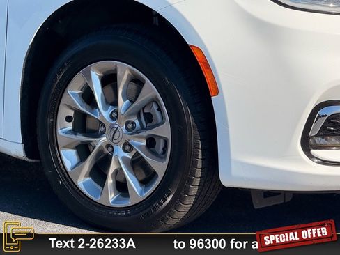 Used 2022 Chrysler Pacifica Touring-L image 26