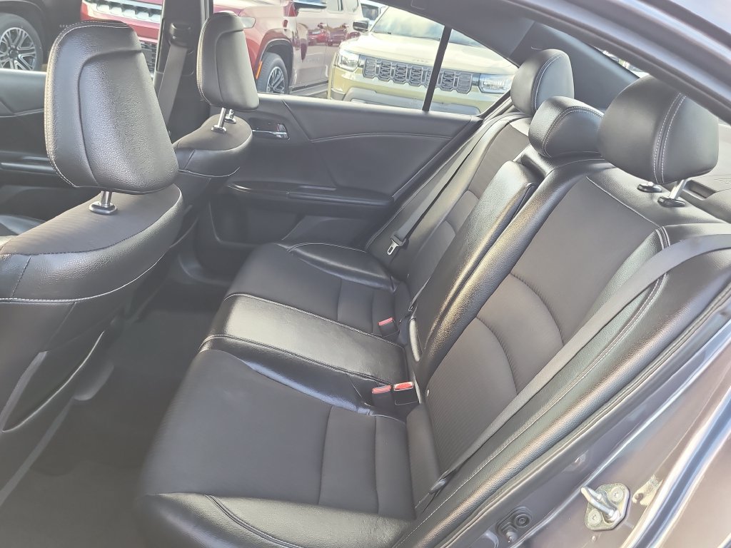 Used 2017 Honda Accord Sport image 12