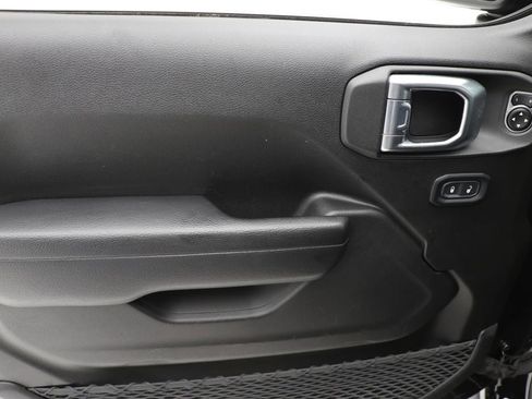 Used 2023 Jeep Wrangler Unlimited image 17