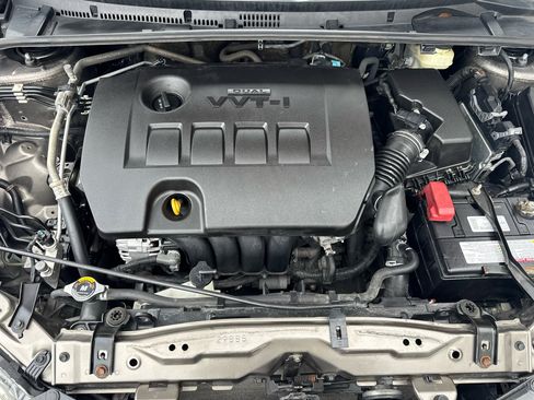 Used 2018 Toyota Corolla LE image 35