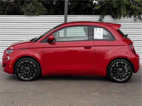 Used 2024 FIAT 500 e (RED) FWD image 9