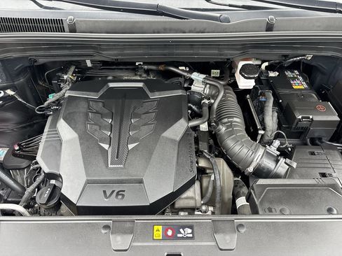 Used 2024 Kia Carnival LX image 10