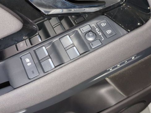 New 2026 Land Rover Range Rover Evoque S AWD/4WD image 12
