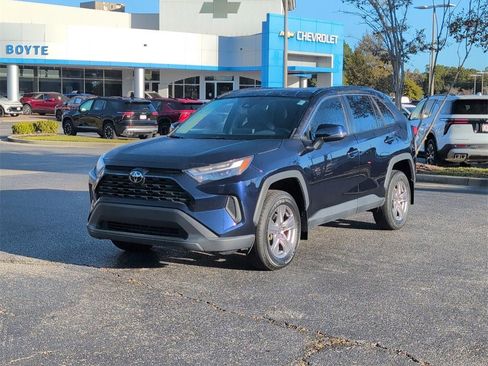 Used 2022 Toyota RAV4 XLE w/ Convenience Package image 7