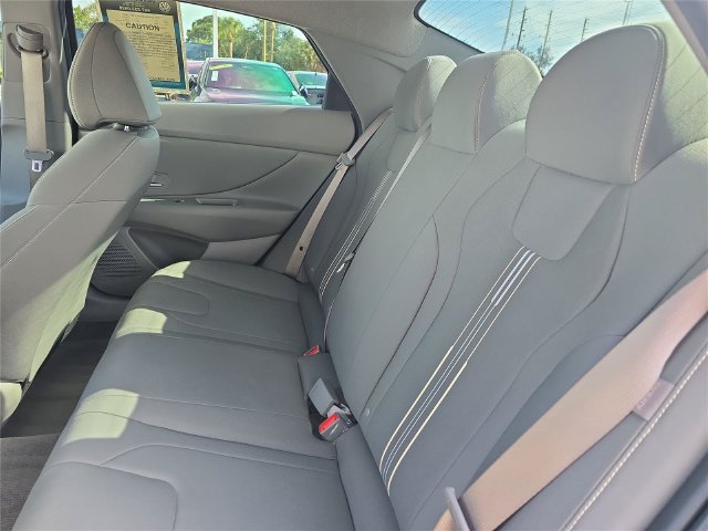 Used 2025 Hyundai Elantra Sport FWD image 11