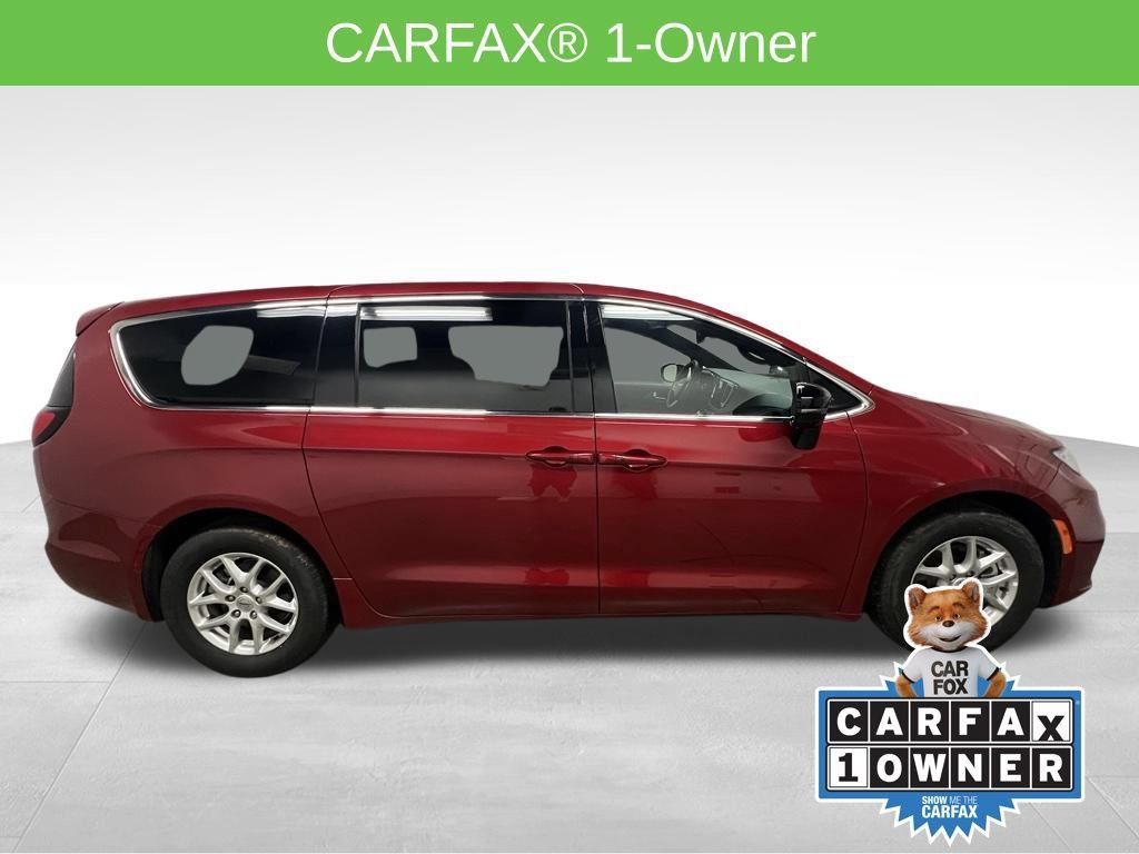 Used 2025 Chrysler Pacifica Select FWD image 5