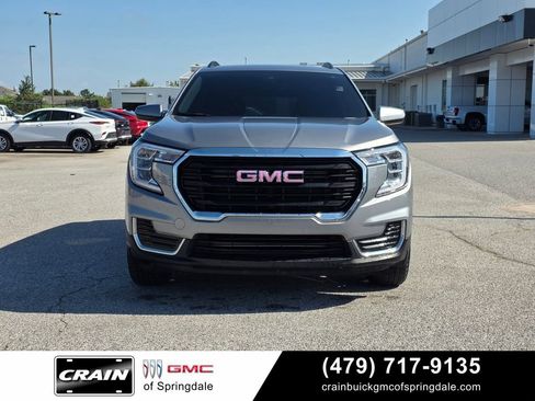 Used 2024 GMC Terrain SLE w/ Driver Convenience Package FWD image 2