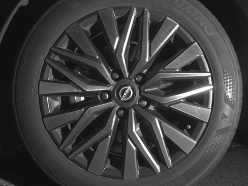 Used 2025 Nissan Altima 2.5 SV FWD image 12