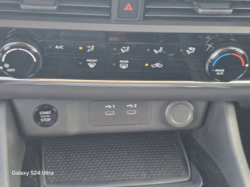 Used 2025 Nissan Rogue S image 28